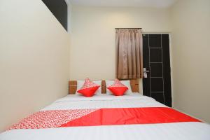 Кровать или кровати в номере Super OYO 1250 Unta Residence