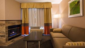 Posezení v ubytování Best Western Plus Rama Inn & Suites