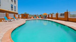 Bazén v ubytování Best Western Ingleside Inn & Suites nebo v jeho okolí
