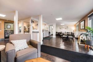 a living room with a couch and a table at Quality Inn & Suites Silverdale Bangor-Keyport in Silverdale
