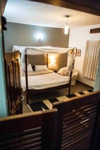 Een bed of bedden in een kamer bij Soho Greens Apartments Apt 1