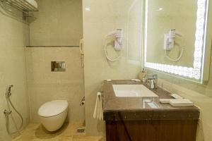 Bagno di Sobit Sarovar Portico