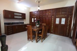 Dapur atau dapur kecil di Griya Yunika