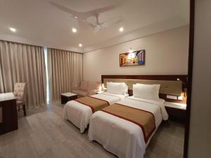 Letto o letti in una camera di Sobit Sarovar Portico