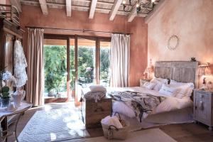 a bedroom with a bed and a large window at B&B Maison Parco Del Brenta in Curtarolo