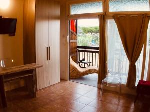 a living room with a door open to a balcony at Casa Vacanze Bungalow I Girasoli in Ventimiglia