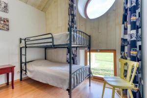 Ένα ή περισσότερα κρεβάτια σε δωμάτιο στο Le Château-Ferme de Laval : La Grange +24 φωτογραφίες