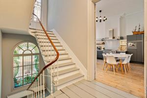 a staircase in a home with a dining room and kitchen at Fish Market B&B in Brussels