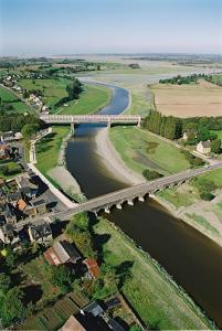 an aerial view of a bridge over a river at Escale en baie. in Pontaubault