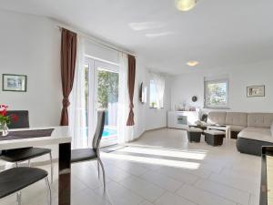 Et opholdsområde på Holiday Home Amber by Interhome