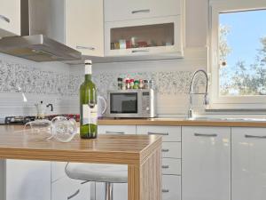 Køkken eller tekøkken på Holiday Home Amber by Interhome