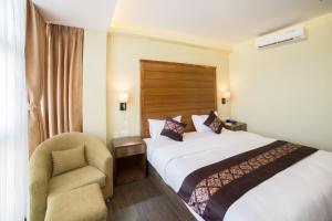 Rúm í herbergi á Ganapati Airport Hotel