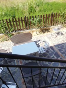 a table and chairs on a patio with a fence at Casa vacanze Villa Algieri in Schiavonea