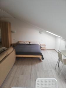 a bedroom with a bed and a table and a couch at Casa vacanze Villa Algieri in Schiavonea