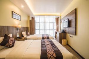 Rúm í herbergi á Ganapati Airport Hotel