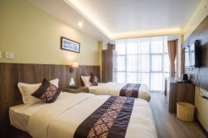 Rúm í herbergi á Ganapati Airport Hotel