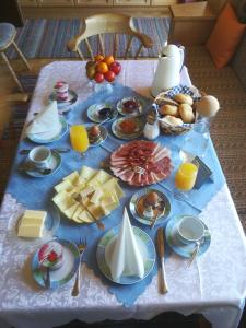 Options de petit-déjeuner proposées aux clients de l'établissement Pension Gasser im Virgental