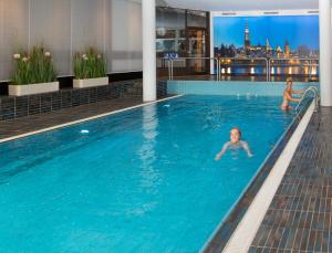 two children in a swimming pool on top of a building at Seligweiler Hotel & Restaurant in Ulm