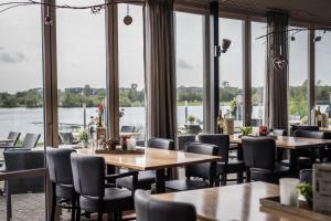 Výhled na řeku, která protéká v blízkosti hotelu