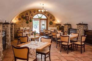 Reštaurácia alebo iné gastronomické zariadenie v ubytovaní Hotel Hubertus Rzeszów