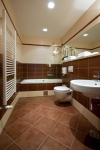A bathroom at Gold Club Hotel & Casino