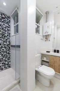 Koupelna v ubytování STUDIO ACONCHEGANTE à 3 min da praia de copa!