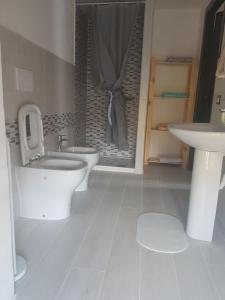 a bathroom with a sink and a tub and a toilet at La Casetta di Vitty in Conza di Campania