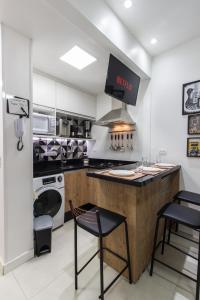 Kuchyň nebo kuchyňský kout v ubytování STUDIO ACONCHEGANTE à 3 min da praia de copa! + 7 fotografií