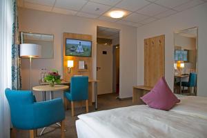 Postel nebo postele na pokoji v ubytování Hotel Kreuzer
