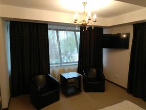 a hotel room with two chairs and a window at La Cristina in Slatina