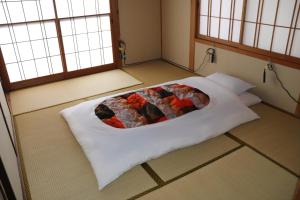 Łóżko lub łóżka w pokoju w obiekcie Guesthouse Oyado Iizaka