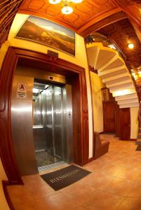 a hallway with an elevator in a building at Hotel Mabey Cusco in Cusco