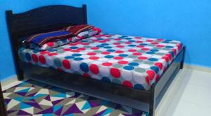 Posteľ alebo postele v izbe v ubytovaní Nurul Homestay
