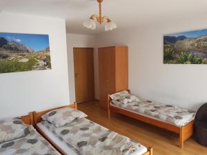 מיטה או מיטות בחדר ב-Pokoje Pod Kopiencem Grzegorz Plata