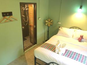 Postel nebo postele na pokoji v ubytování Talardkao Balcony Krabi