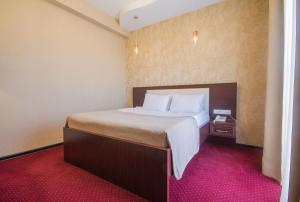A bed or beds in a room at Marionn Hotel