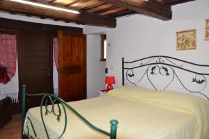 a bedroom with a bed in a room at Agriturismo Villa Rosetta in San Severino Marche
