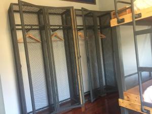 Palanda nebo palandy na pokoji v ubytování Talardkao Balcony Krabi