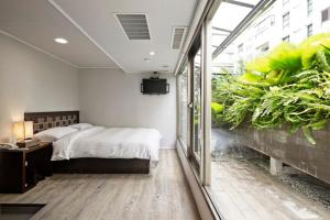 Letto o letti in una camera di JBG Hotspring Resort Hotel