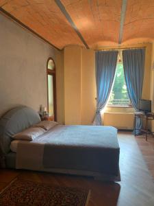 A bed or beds in a room at Da Maxim