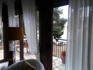 Balkón nebo terasa v ubytování Seaside Villa Hatzi