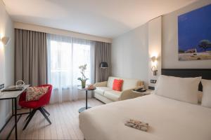 Postel nebo postele na pokoji v ubytování Mercure Ajaccio