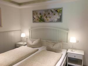 Un pat sau paturi într-o cameră la Ferienwohnungen Mag