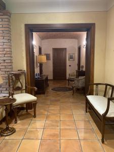 A seating area at Da Maxim