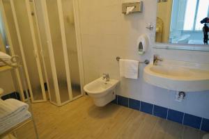 Koupelna v ubytování Hotel La Primula