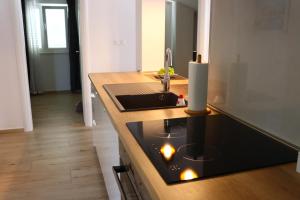 Nhà bếp/bếp nhỏ tại Apartment Marina +25 ảnh