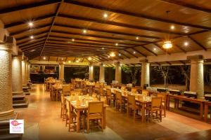 Restaurace v ubytování Kaveri Resort Sigiriya
