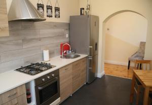 Kuchyňa alebo kuchynka v ubytovaní Apartament Parkowa