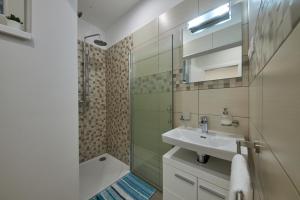 A bathroom at Le Monde Apartment Bratislava - amazing 5BDR in downtown