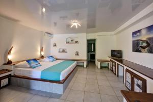 Postel nebo postele na pokoji v ubytování Hostellerie des châteaux